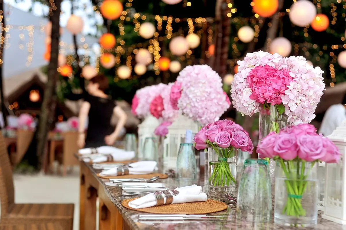 Hydrangea Wedding Decoration tips - pink hydrangeas on the table